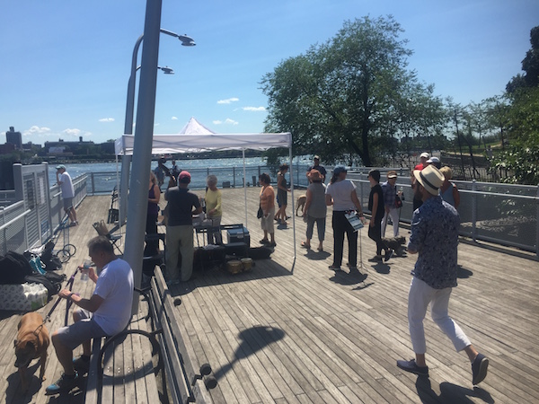 Upper East Side residents enjoy “Summer Sizzle,” sponsored by the Friends of the East River Esplanade, on August 7. | JACKSON CHEN 