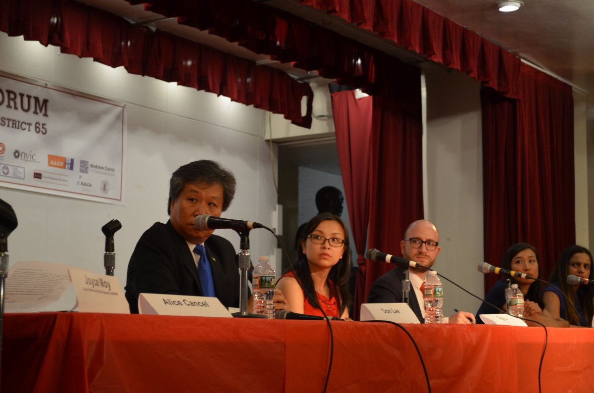 After Assemblymember Alice Cancel departed halfway through the forum, the five other Democratic candidates remained to answer questions, from left, Don Lee, Gigi Li, Paul Newell, Yuh-Line Niou and Jenifer Rajkumar. Photo by Alex Ellefson