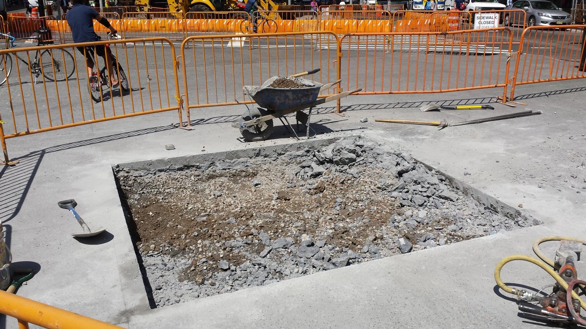 Like trying to fit a “Cube” in a square hole… “The Alamo” a.k.a. “The Cube” will be put back here once its restoration is complete. Photos by Lincoln Anderson