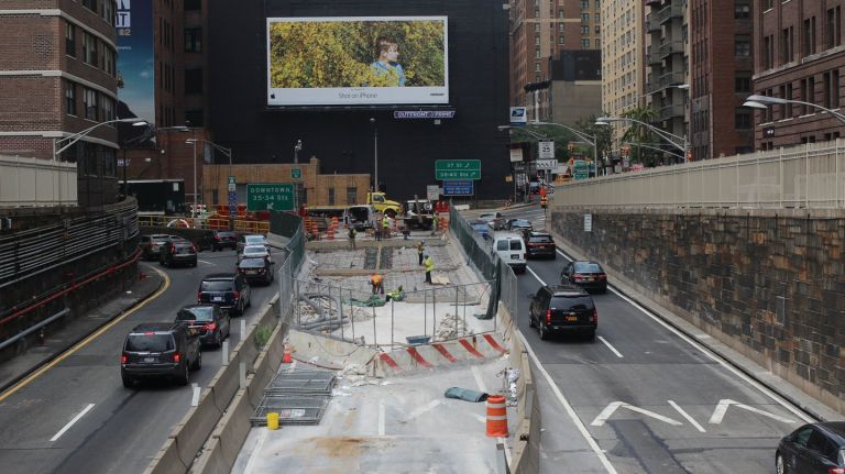 Manhattan residents near Queens Midtown Tunnel fed up with construction 2 Queens Midtown Tunnel construction at Manhattan's exit plaza during midday Wednesday, Aug. 31, 2016. The plaza's reconstruction is one of two concurrent projects the MTA is conducting on the 76-year-old bridge that are driving nearby Murray Hill residents mad.