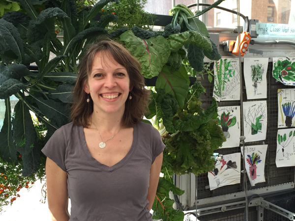 Photo by Sidsel Robards Teacher Shakira Provasoli uses PS 333’s rooftop greenhouse to teach her K–5th-grade students about ecological systems and cycles, environmental interactions, and sustainable cities.