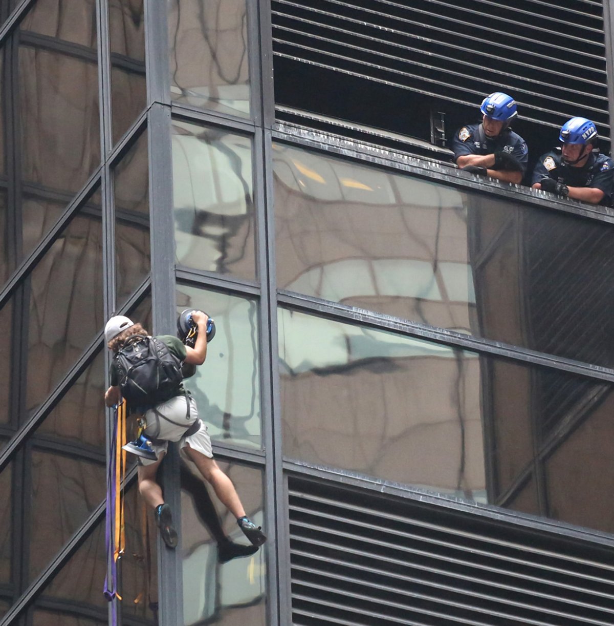 Stephen Rogata, around the eighth floor of Trump Tower, moving from an east-facing wall to a south-facing one after police cut through ventilation grates above him. Photographer / writer Jefferson Siegel is a longtime contributor to The Villager. Photo by Jefferson Siegel
