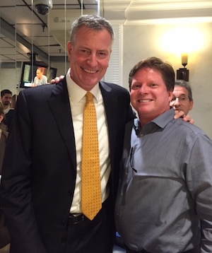 L to R: Mayor Bill de Blasio and Malibu Diner customer Frank Connolly, who works across the street. Photo courtesy Malibu Diner staff.