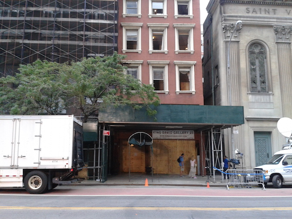 A Shaken Chelsea Quickly Finds Its Footing 2 Damage to the King David Gallery was underway on the morning of Tues., Sept. 20. Photo by Scott Stiffler.