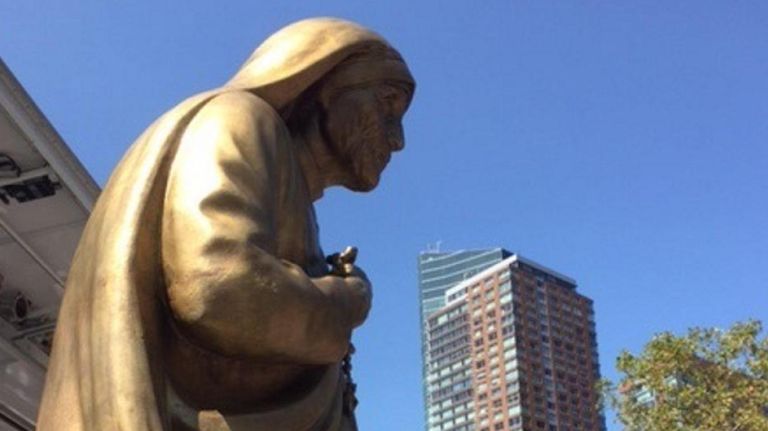Mother Teresa statue unveiled in Battery Park to celebrate her sainthood 2 A statue of Saint Teresa of Calcutta, who was canononized Sunday, was unveiled in Battery Park on Sept. 4, 2016.