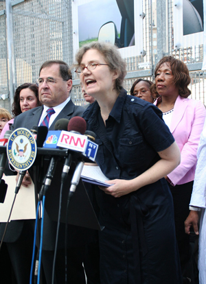 Photo by Robert Spencer Kimberly Flynn, co-founder of 9/11 Environmental Action, speaking at a 2008 rally pressing for Congress to pass the Zadroga Act to provide healthcare and monitoring for Downtowners and 9/11 first responders made ill by exposure to toxic dust.