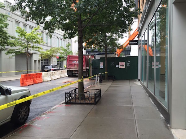 Weiss Decision: Gallery Shuts Its Doors Following Disruptive Development 3 Weiss’s gallery is visible at the center of the frame in this photo dated February 2016. Photo courtesy Mike Weiss Gallery.