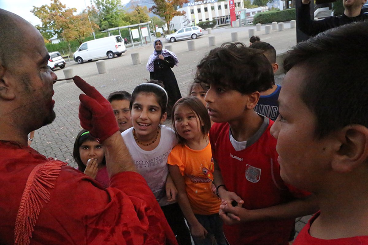 Freaky fun for young refugees 2 freaks-wildstyle-and-refugees-2016-10-28-v01vilprint_webweb