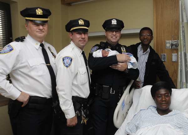 Oculus OBGYNs: Port Authority police officers deliver second baby at WTC PATH station 1 Port Authority After Mariam Suleman, in bed, went into labor in the middle of the Oculus transit hub on Oct. 5, Port Authority cops, from left, Inspector Ronald Shindel, Lt. Scot Pomerantz, and Officer Matthew Binkowitz helped her bring lovely Naheeda (whose name means “beautiful” in Arabic) safely into the world — much to the relief of her father Suraji Agbere, at right.