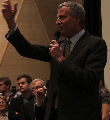 OSBORNE de blasio ZACH WILLIAMS.jpg At a November 20 town hall, Mayor Bill de Blasio pledges the city’s cooperation in resisting Trump administration moves against communities from immigrants to LGBT New Yorkers. | ZACH WILLIAMS 