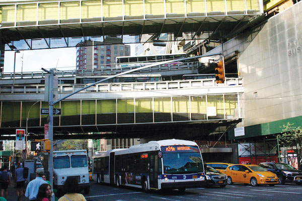 On weekdays, 220,000 people pass through the Port Authority’s bus terminal, but that total could grow by more than 50 percent by 2040. | YANNIC RACK 