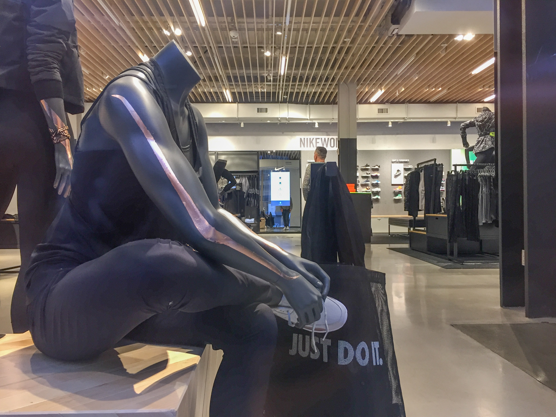 Just DON’T do it! Community calls foul on Soho Niketown; City delays store’s opening 5 tq-nike-5340