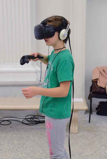 One youngster explored the insect world in virtual reality. | AMNH 