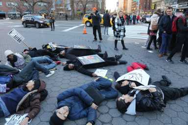 die-in-trump-2016-12-29-vvilprint_webweb