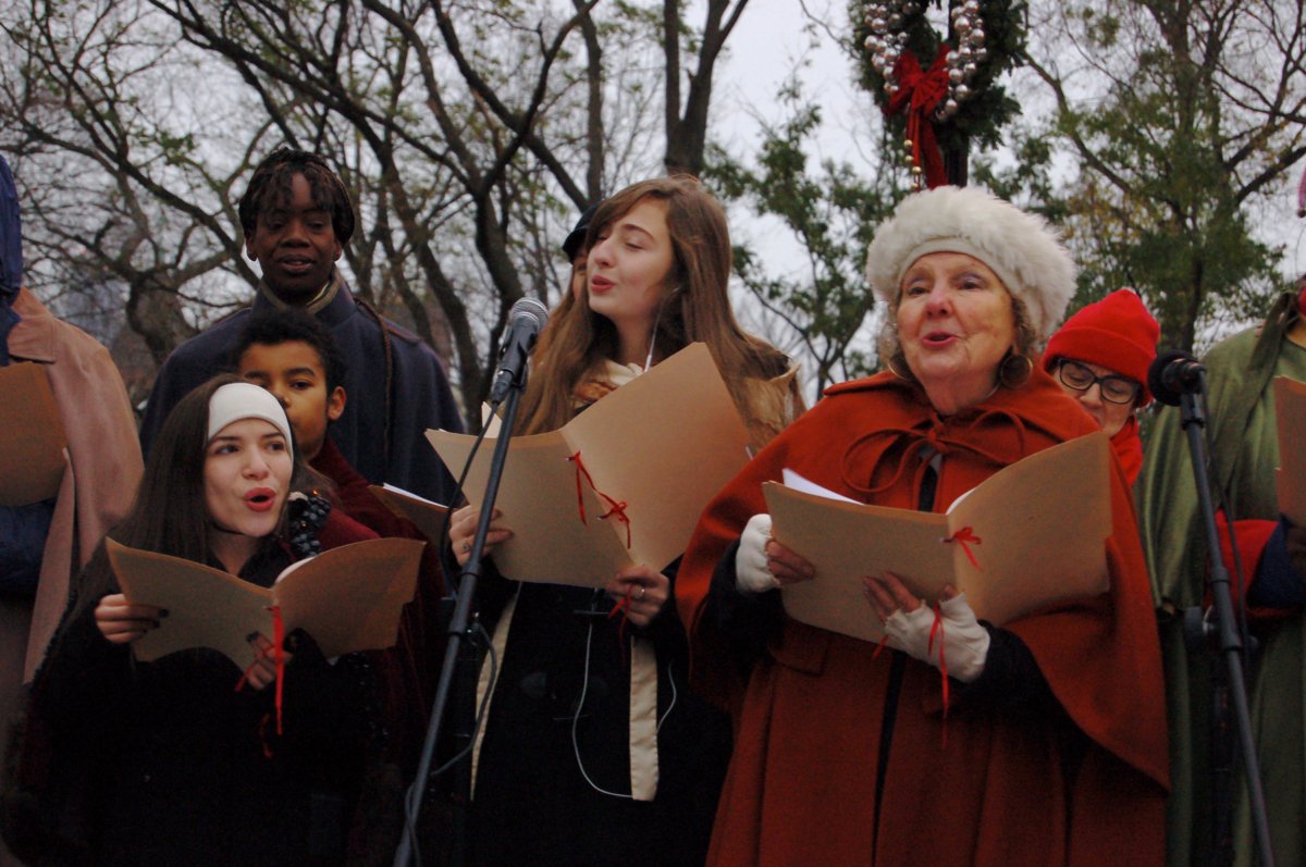 Tompkins Sq. tannenbaum, lighting turn 25 1 tompkins-tree-lighting-2016-12-15-v01vilprint_webweb