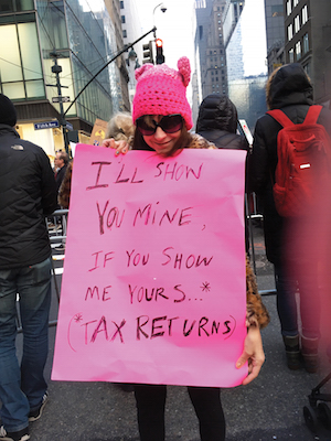 Rev. Jen, at the Women’s March on NYC, had a quid pro quo for Trump. Photo by John Foster.