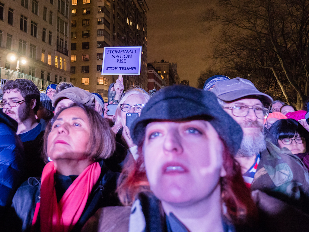 Moore, de Blasio and celebs call for ‘100 days of resistance’ 5 Tens of thousands of people came to Columbus Circle for the massive outpouring of concern and resolve.
