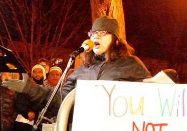 trump-rally-sarah-2017-02-02-v01,VIL,PRINT_WEB,WEB