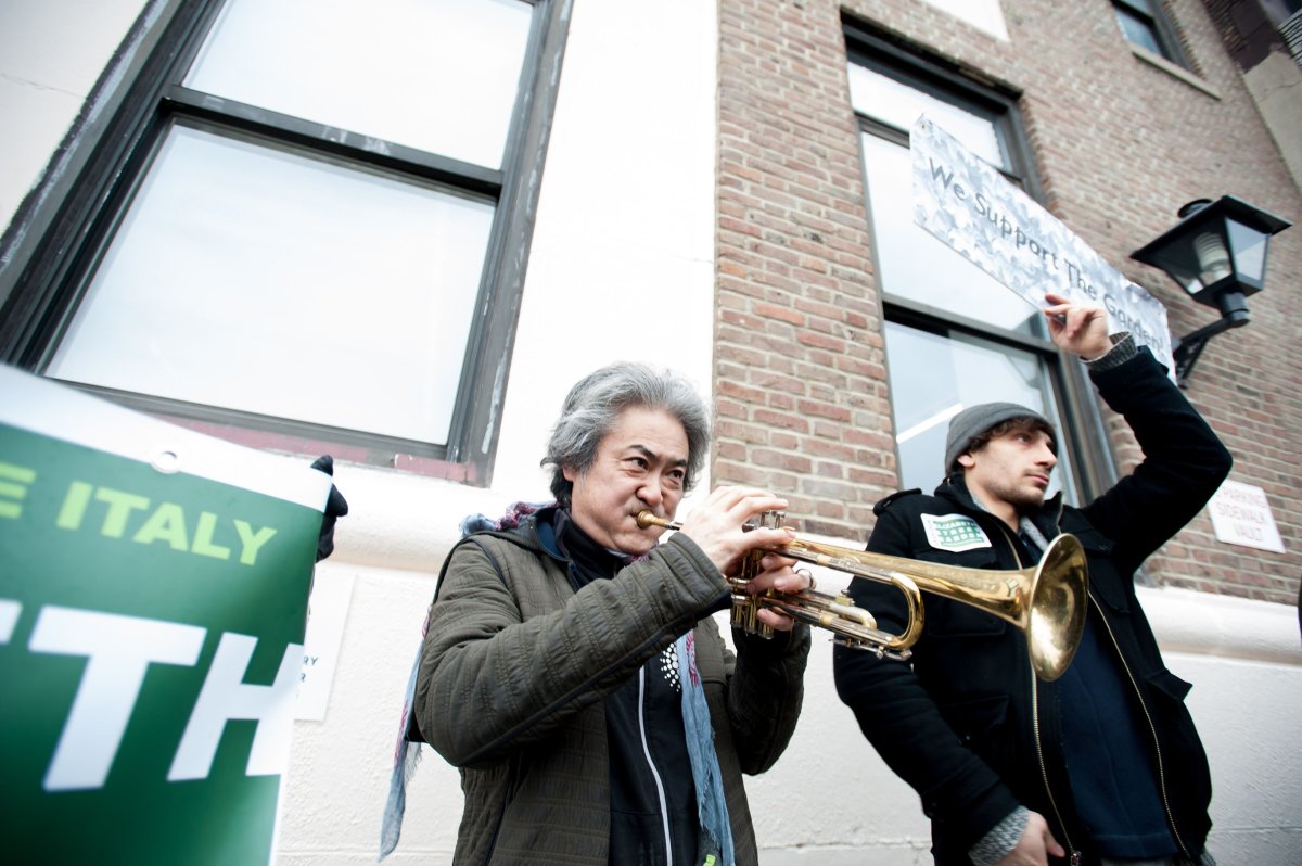 Joseph Reiver, right, at the "Wake Up!" rally outside the Park Slope Y branch, is the son of Allan Reiver, the garden's leaseholder and is a member of its new three-member board. Photo by Rebecca White