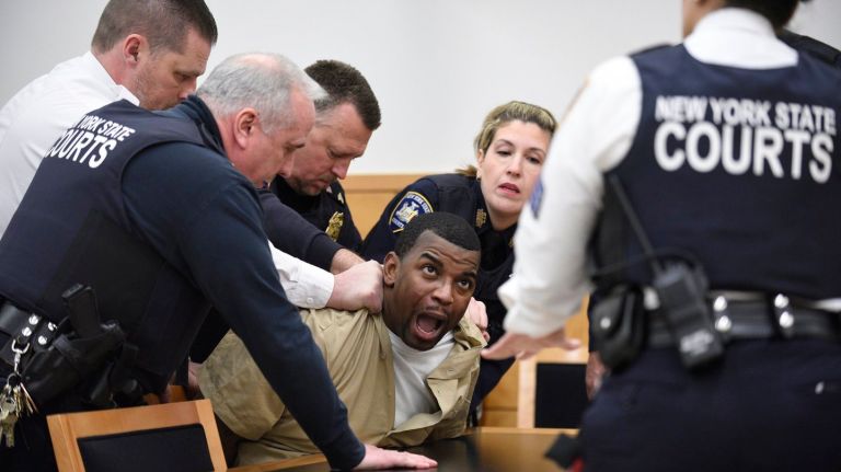 Kwauhuru Govan needed to be restrained in Brooklyn Superior Court during his arraignment for the murder of Rashawn Brazell on Wednesday, Feb. 22, 2017. 
