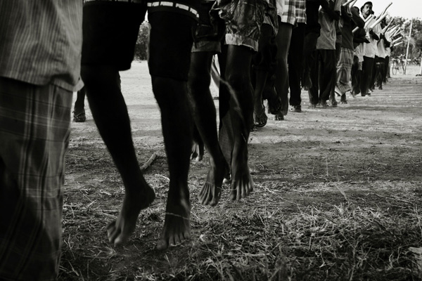 Tamil civilians taking military training in Kilinochchi, a stronghold of the Liberation Tigers of Tamil Eelam in Sri Lanka in 2006. | Q. SAKAMAKI 