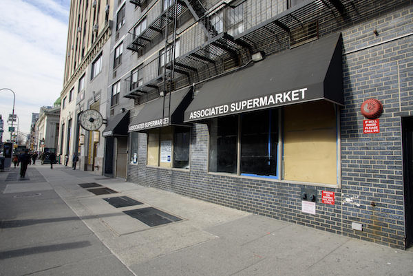 The Associated Supermarket on W. 14th St. shuttered last year after the landlord upped the monthly rent from $32,000 to more than $100,000. Photo by Jordan Rathkopf.
