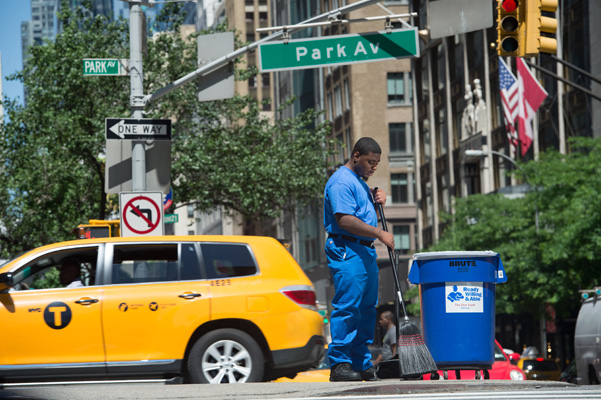 Lacking Local Funding, Doe Fund Suspends UWS, UES Service 2 A Doe Fund worker on Park Avenue. | SHAHAR AZRAN/ DOE FUND