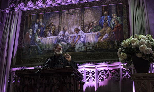 Imam Al-Hajj Talib ‘Abdur-Rashid from the Mosque of Islamic Brotherhood reflects on recent events during the March 10 service. | JACKSON CHEN