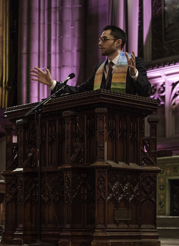Fourth Universalist Society Reverend Schulyer Vogel in his closing benediction a March 10 interfatith service. | JACKSON CHEN