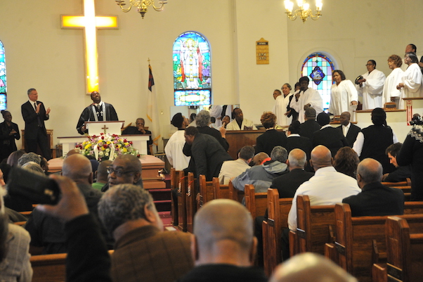 The Reverend Christopher Howard, pastor of Mount Zion Baptist Church in Jamaica, presiding over the funeral of Timothy Caughman on April 1, as Mayor Bill de Blasio looks on. | NAT VALENTINE
