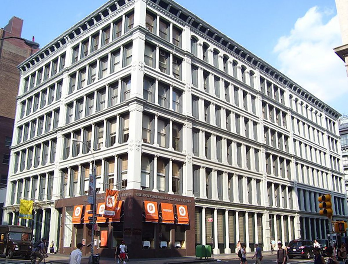 The malling of Soho: Big-box plan sparks big anger from locals 1 A photo from 2012 of 462 Broadway, which stretches between Grand and Crosby Sts. It was built in 1880 by Mills & Gibb, a firm specializing in importing and jobbing lace, linen and dry goods.
