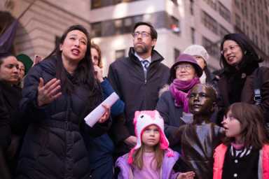 Niou.Fearless-Girl.2