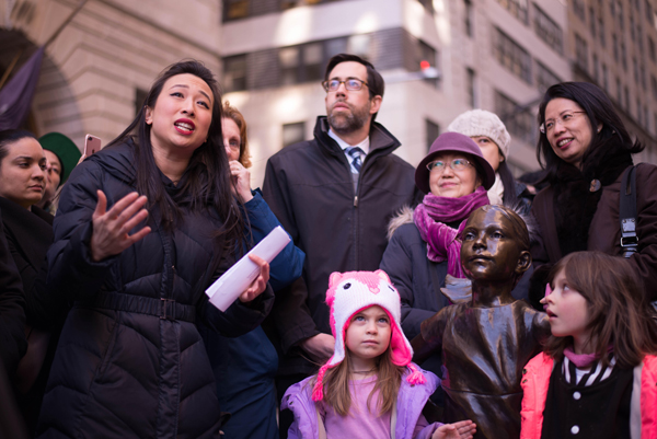 Niou.Fearless-Girl.2