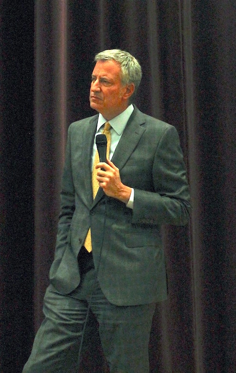 Mayor de Blasio answering questions from C.B. 2 members Keen Berger and David Gruber. The answer was the same — he doesn't support saving the full Elizabeth St. Garden. Photo by Lincoln Anderson