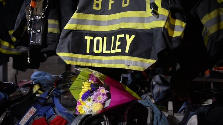 Queens neighborhood and FDNY mourn loss of firefighter 1 Queens neighborhood and FDNY mourn loss of firefighter