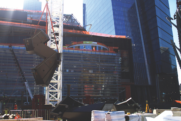 The construction of Vessel at Hudson Yards begins with the rising of its first 10 pieces. | BIANCA SILVA