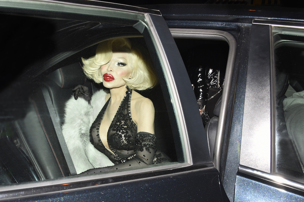 Lepore makes her exit in a limo, but not before posing for another round of photos.