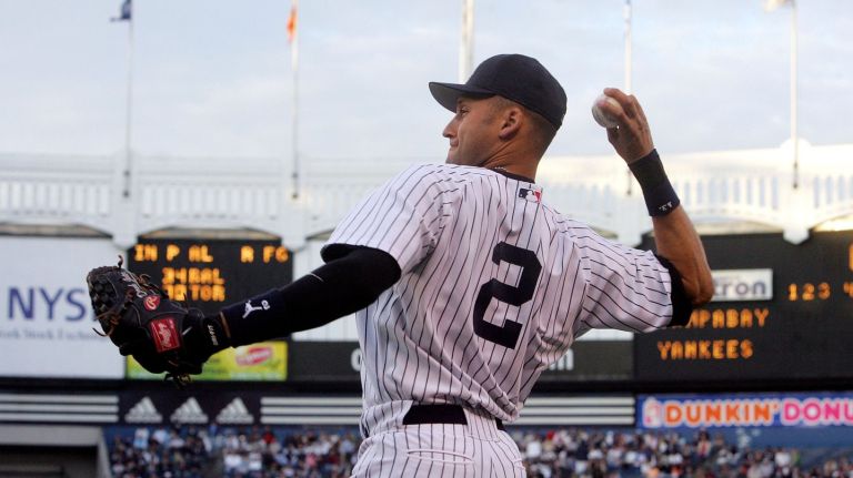 Derek Jeter joins other Yankees legends' retired numbers
