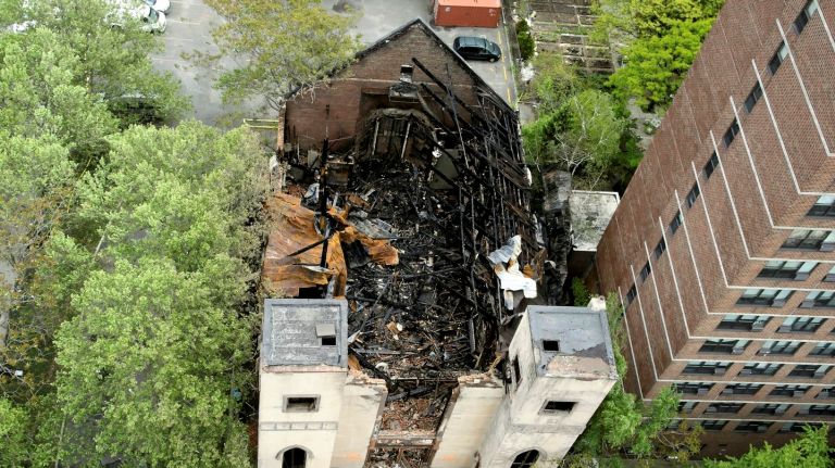 Kids caught on video fleeing area of Lower East Side synagogue that burned down: NYPD 2 A fire that broke out at the Beth Hamedrash Hagodol at 60 Norfolk St. on May 14, 2017 is being investigated as possible arson, police said.