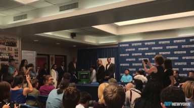 Mayor Bill de Blasio demonstrates anti-rat trash bin