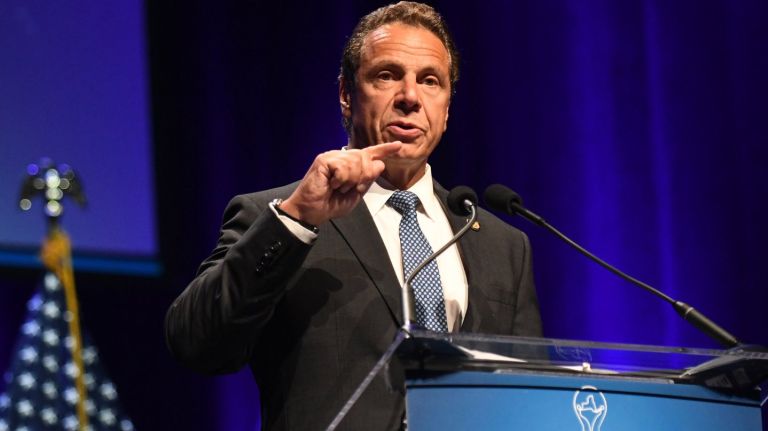Gov. Andrew Cuomo is blamed by more New Yorkers for declining service than is Mayor Bill de Blasio, according to a new Quinnipiac University poll.