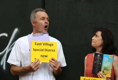 starbucks-protest-avenue-a-2017-07-20-v01,VIL,PRINT_WEB,WEB