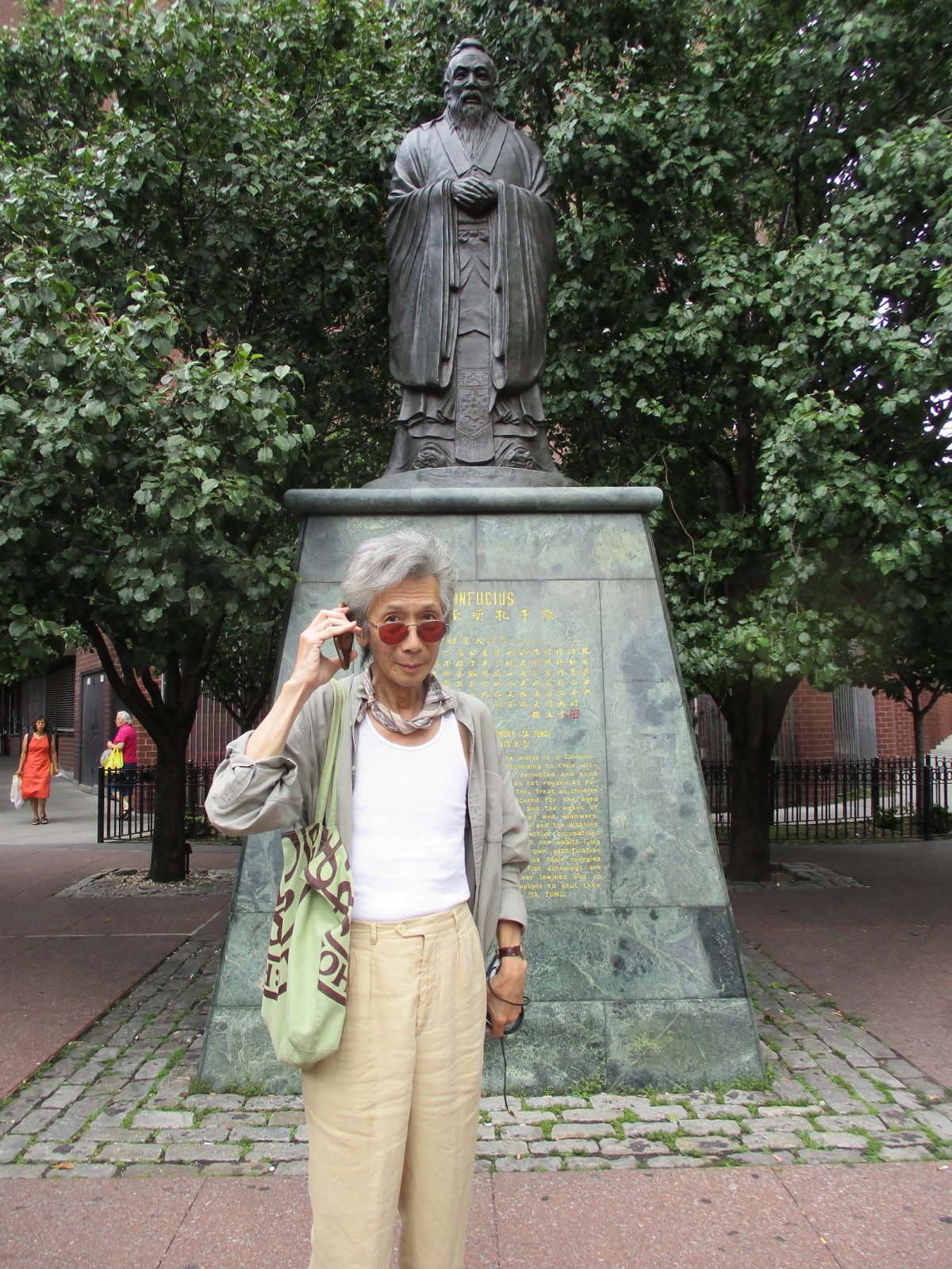 A tale of two statues: Confucius and Lin Zexu 1 Geoff Lee