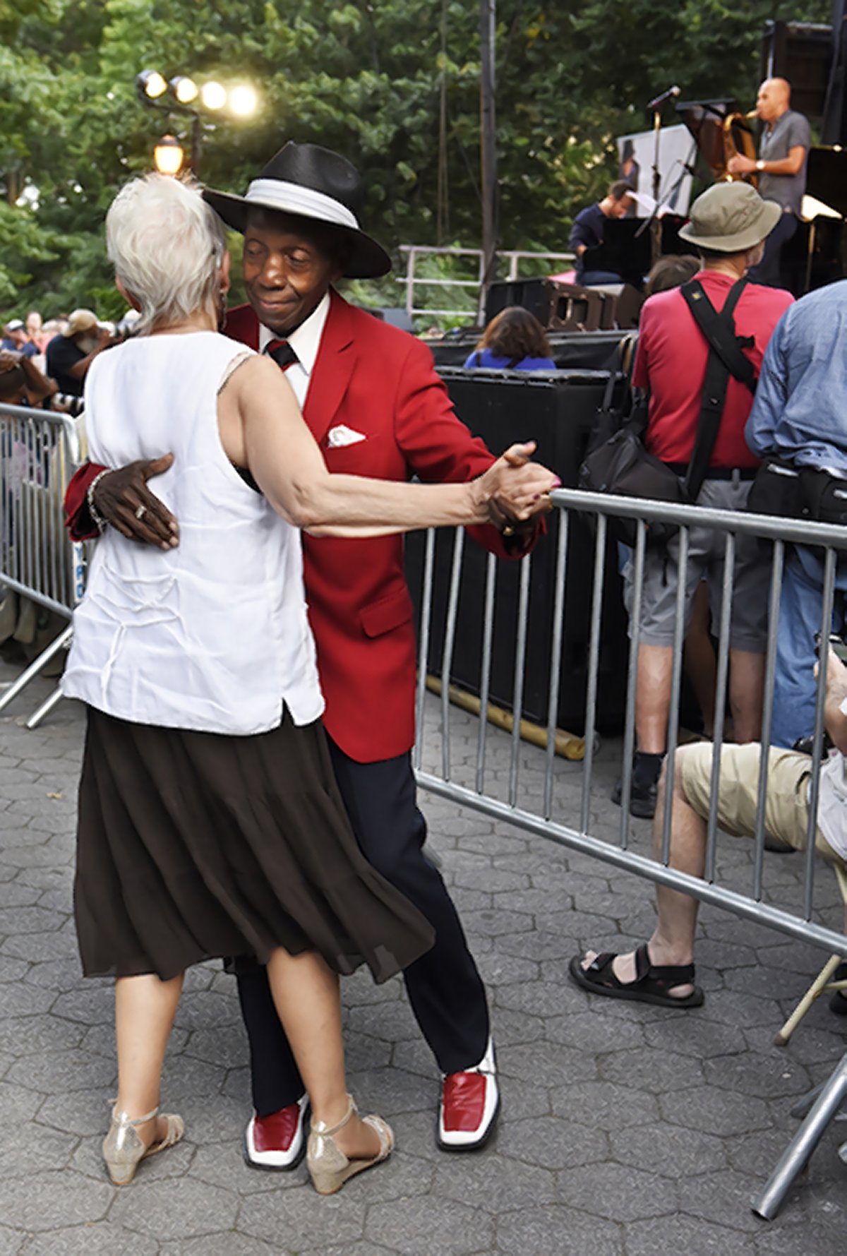 Mayor plans to can cabaret law, allowing dancing in all venues 2
