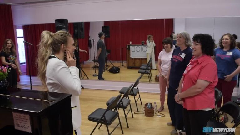 Singer Rachel Platten surprises cancer patients