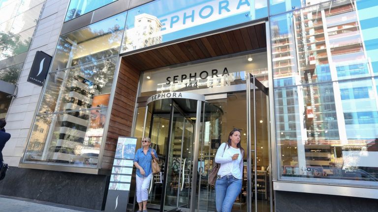 On the heels of expanding, remodeling and relocating four of its city stores, the French cosmetics retailer Sephora opened in Bay Terrace last month. 