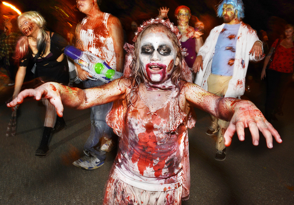 Sunday, bloody Sunday: Zombies crawl, party 4