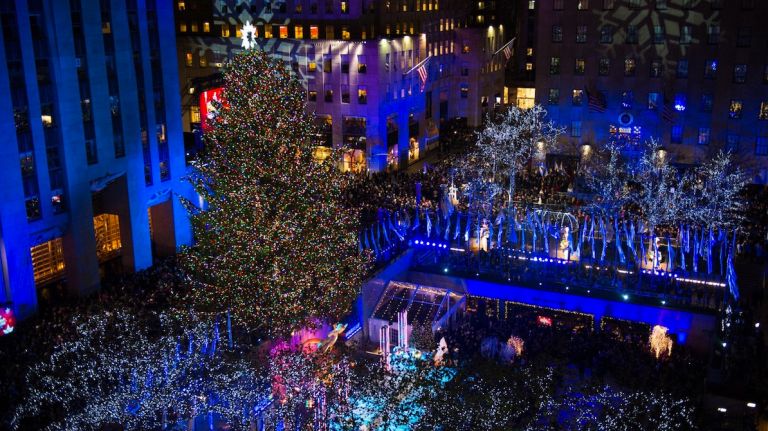 Rockefeller Christmas tree lighting draws thousands to kick off holiday season 2 The Rockefeller Center Christmas tree lighting was attended by thousands of people in Manhattan on Wednesday, Nov. 29, 2017.