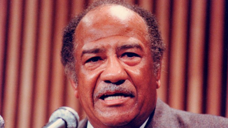 Benjamin Ward was gruff, blunt, pioneering NYPD commissioner 2 NYC Police Commissioner Benjamin Ward at a press conference regarding the 77th precinct on Nov. 6, 1986.