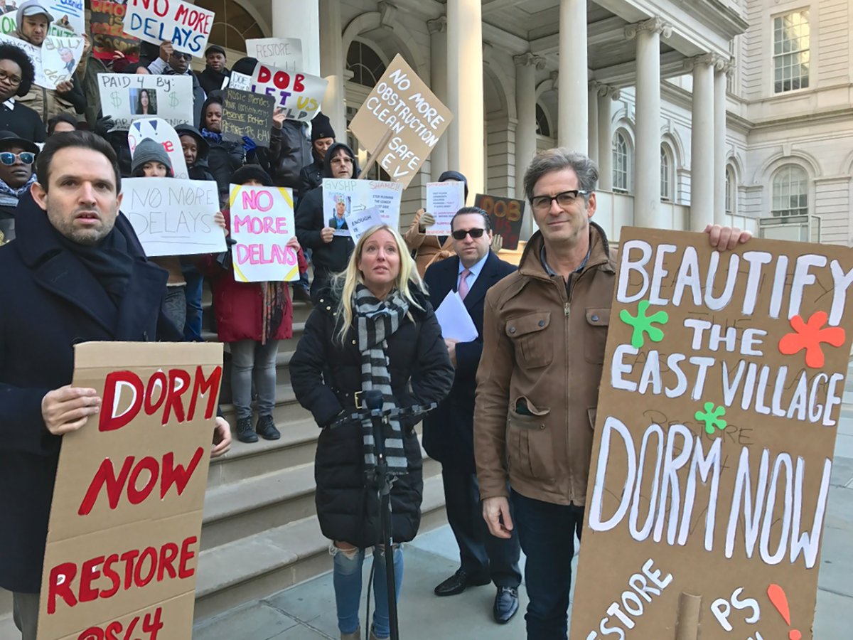 Trumped-up dorm rally used hired actors 2